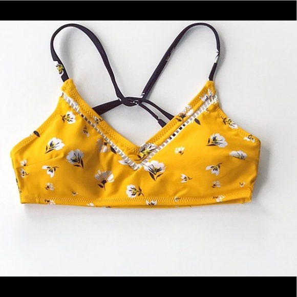 Cupshe Other - CUPSHE Bikini Top Cute Medium NWOT